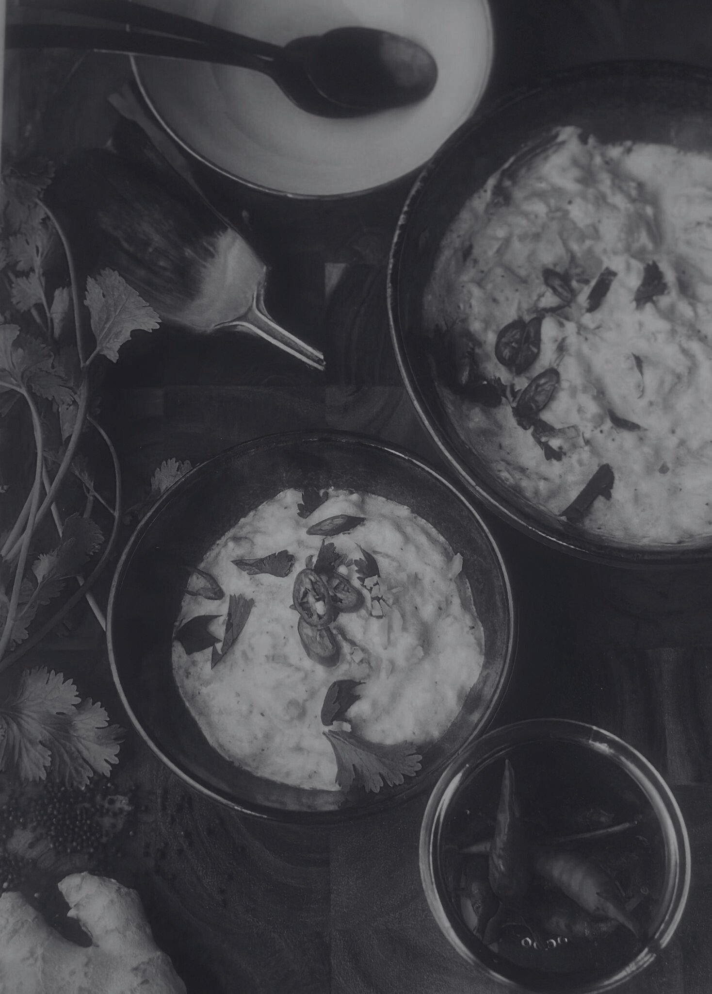 Schwarz/ weiß Foto einer Rückenmassage